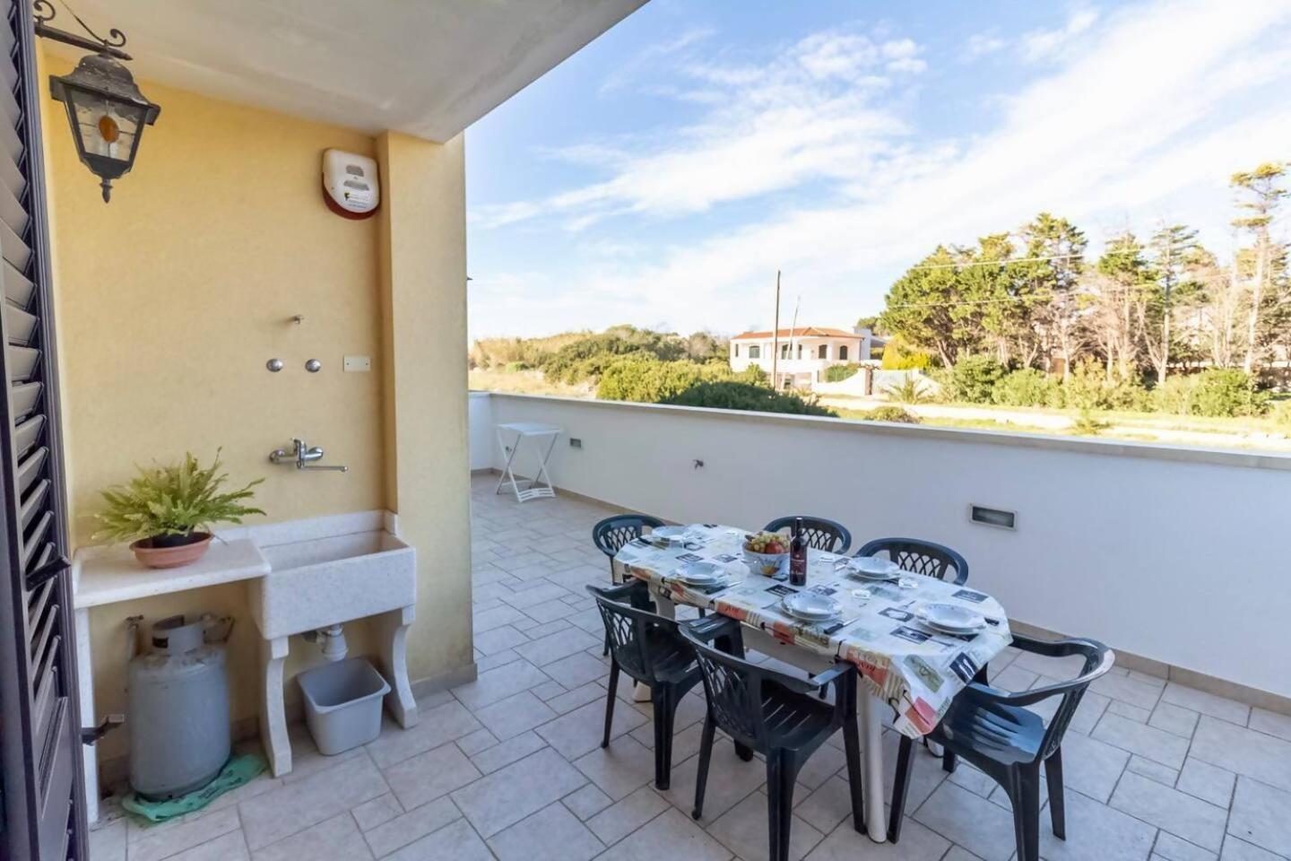 Yellow Beachfront House 60 M By Salento Prime