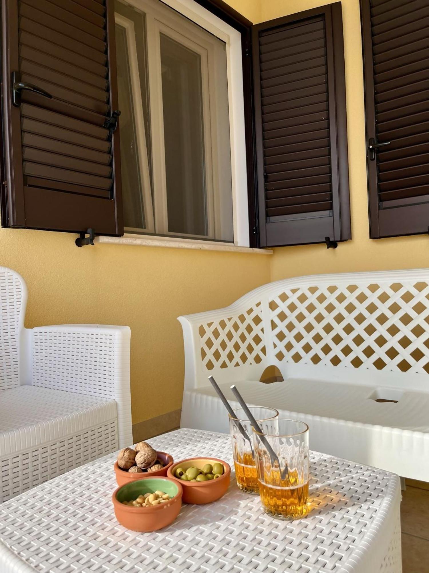 Yellow Beachfront House 60 M By Salento Prime *