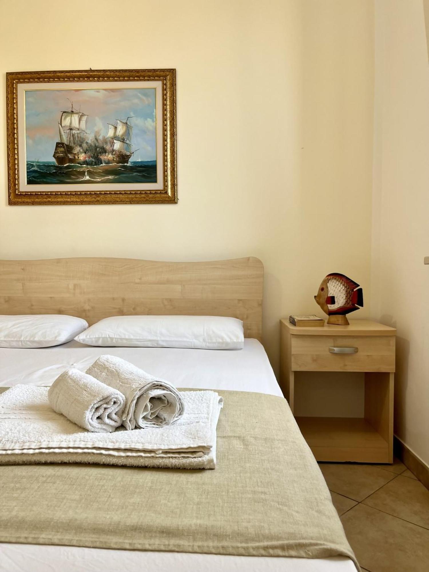 Yellow Beachfront House 60 M By Salento Prime * Marina Di Pescoluse