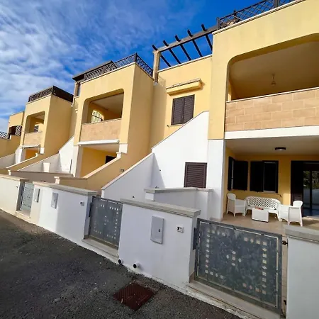 Yellow Beachfront House 60 M By Salento Prime Marina Di Pescoluse Extérieur photo