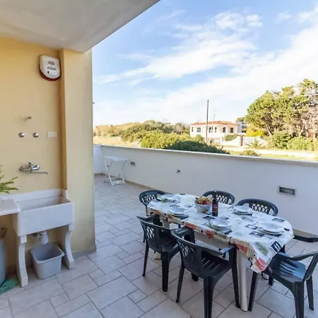 Yellow Beachfront House 60 M By Salento Prime Marina Di Pescoluse Extérieur photo