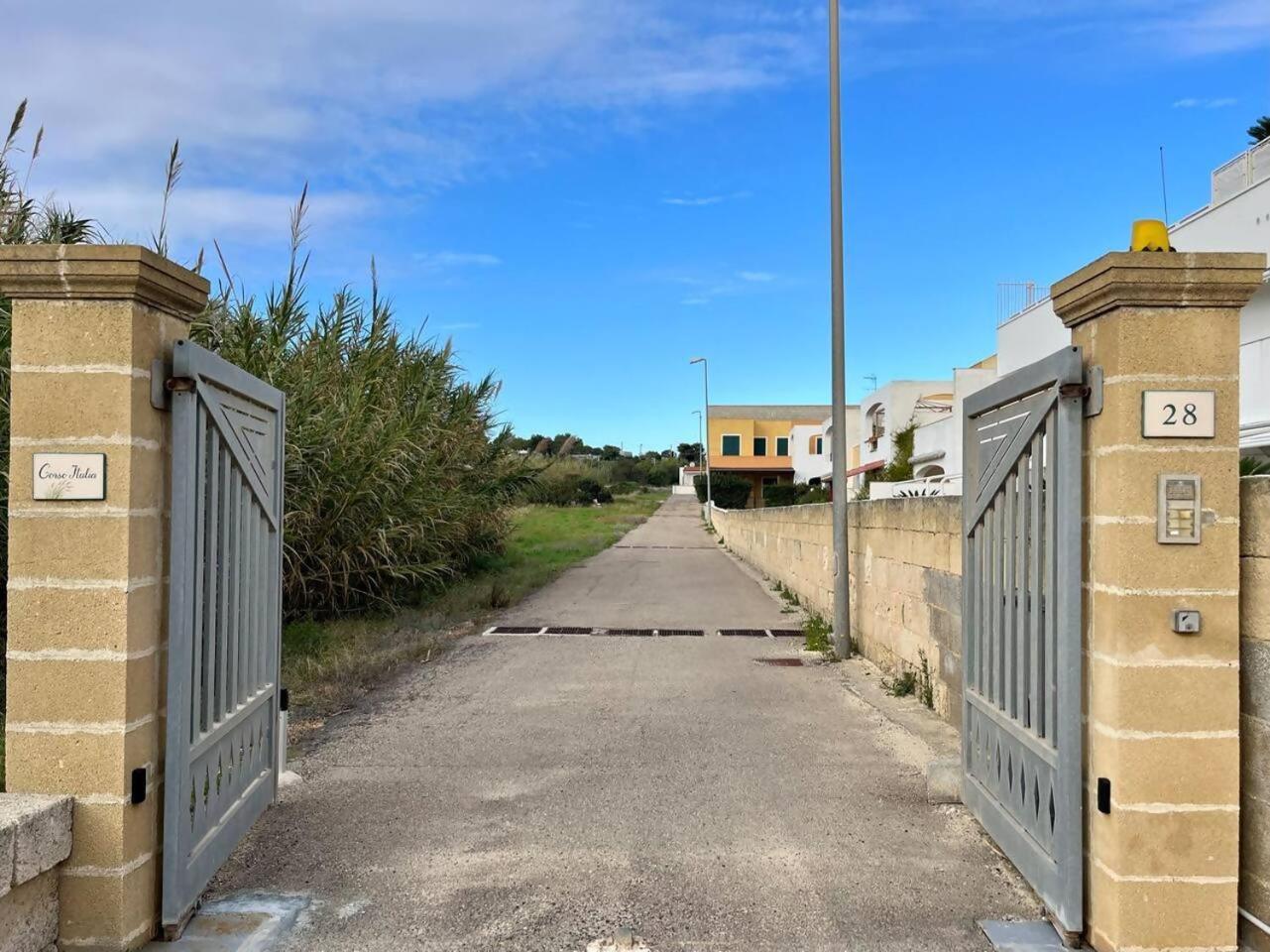 Yellow Beachfront House 60 M By Salento Prime Hébergement de vacances